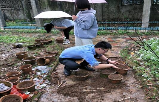 南昌轨道学校团委组织学习雷锋精神系列活动（一）