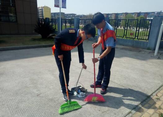 南昌向远轨道技术学校团委组织学习雷锋精神系列活动（三）