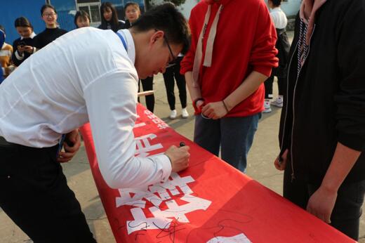 南昌轨道学校团委组织学习雷锋精神系列活动（一）