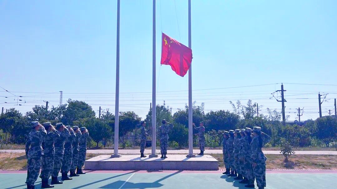 浓情九月，感念师恩—南昌向远轨道技术学校举行新学期升旗仪式（一）