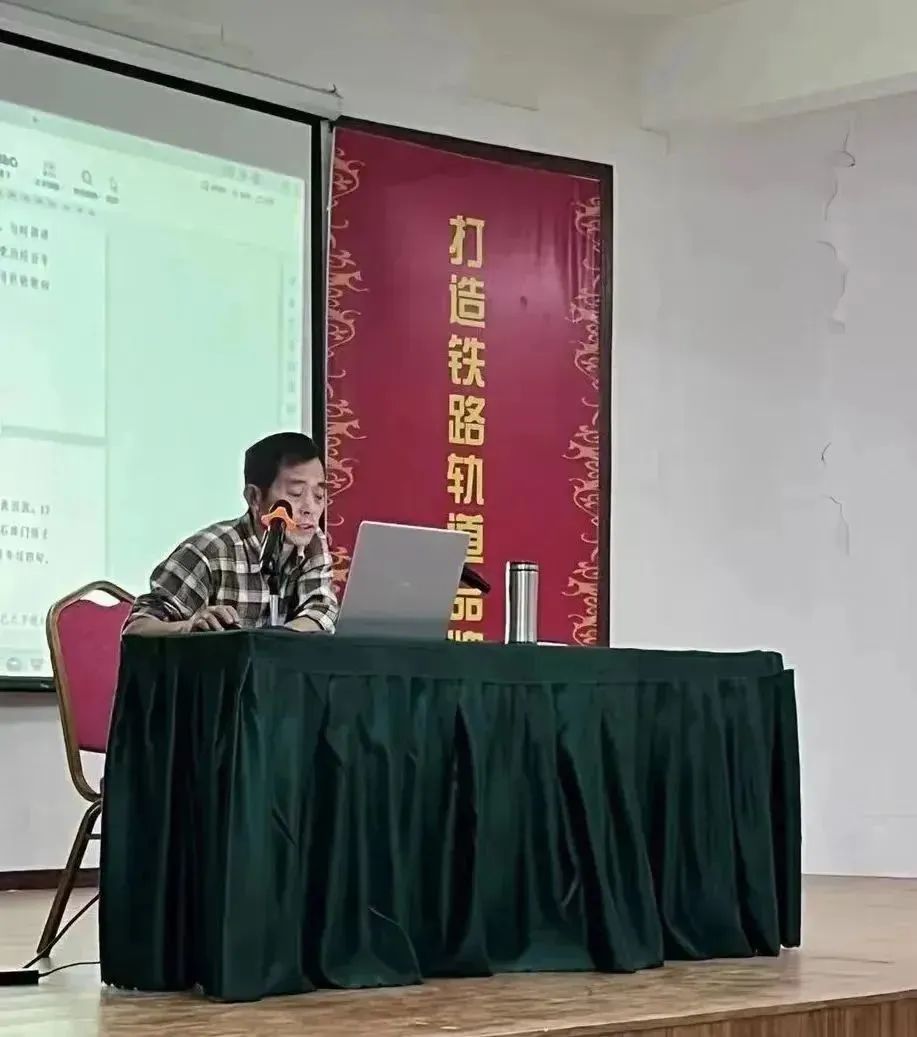 南昌铁路学校教务处组织老师学习宣传贯彻党的二十大会议精神